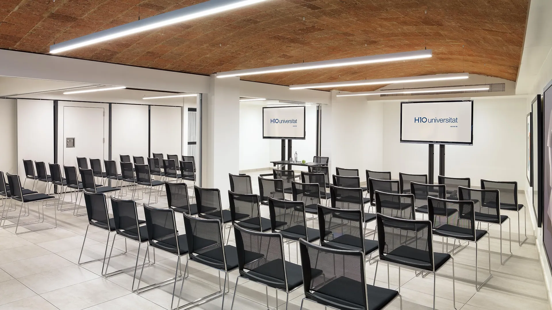 H10 Universitat (Adults Only) Barcelona 4*,